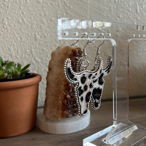 $11 or 3/$15๐ต๐ค Western Cowhead Faux Cowhide Leopard-print Dangle earrings โจ - Picture 3 of 5